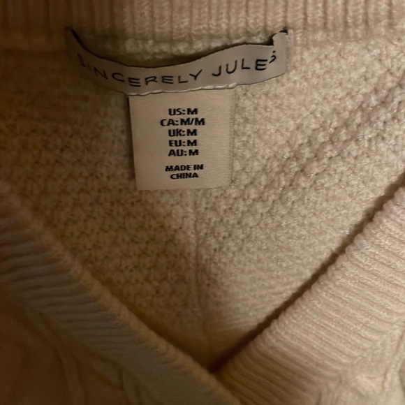 🚫SOLD🚫 Sweater Vest - Picture 5 of 10